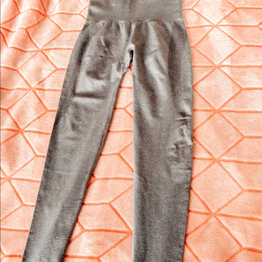 NVGTN Leggings (including free Fabletics shirt)